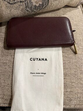 Cuyana Burgundy Leather Zip Around Continental Wallet w/ Dust Bag EUC
